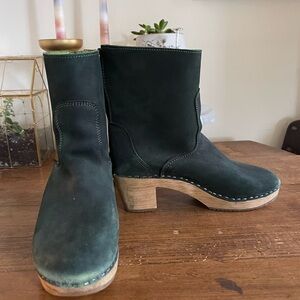 Cape Clogs Boots